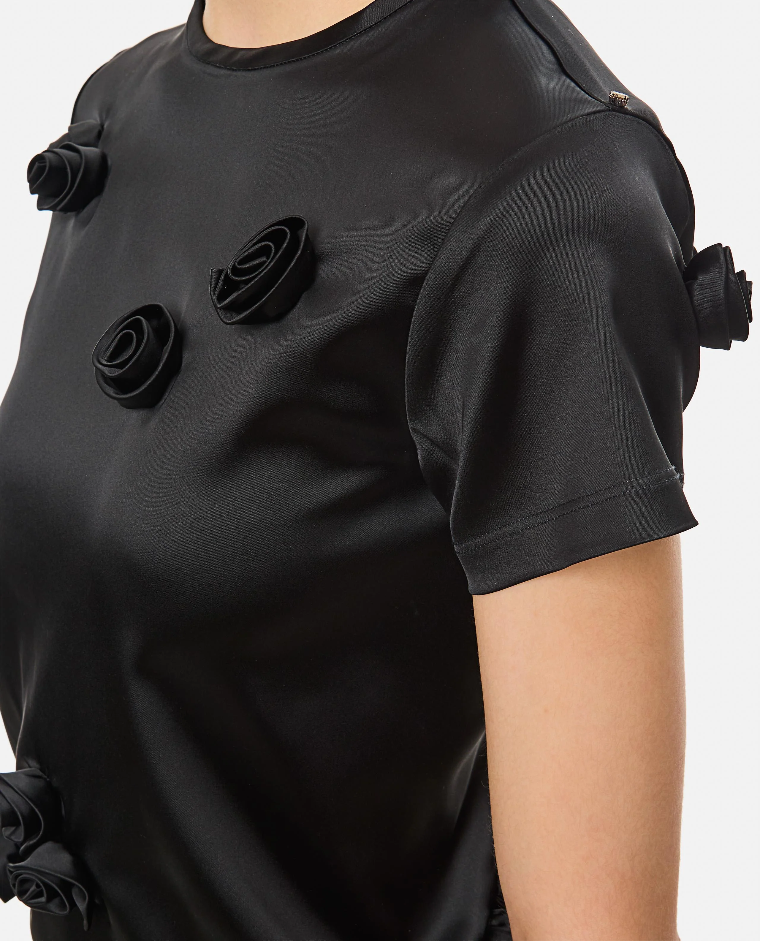 TOP MENDOZA ADERENTE CON ROSE RICAMATE NERE - Image 4
