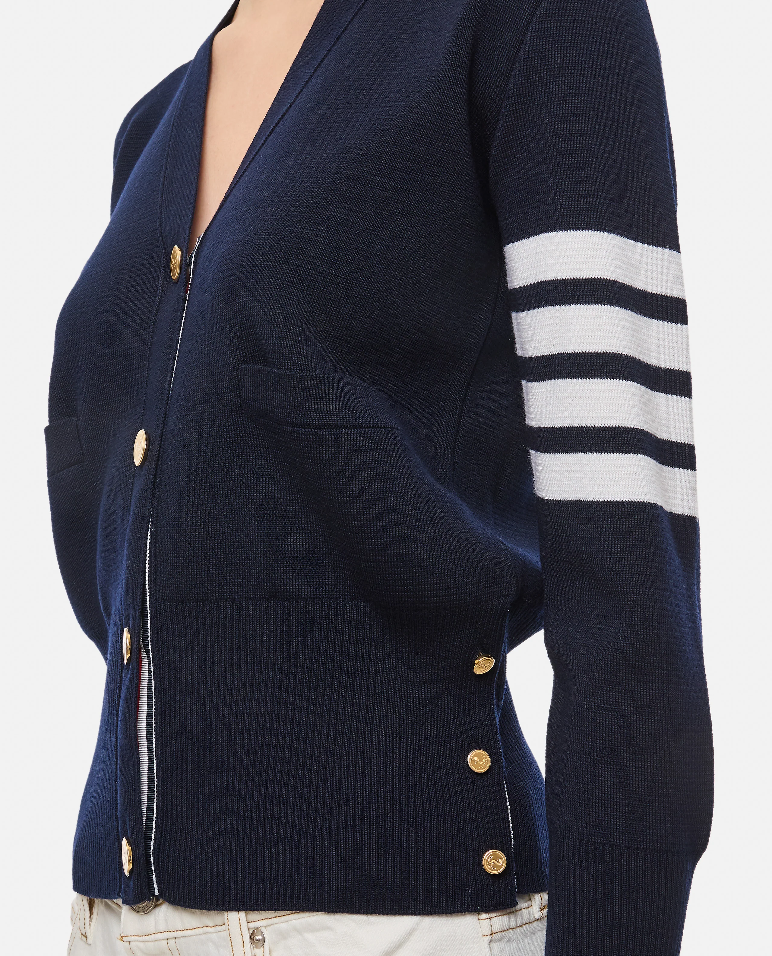 CARDIGAN MILANO CLASSICO SCOLLO V IN FINE LANA MERINO - Image 4